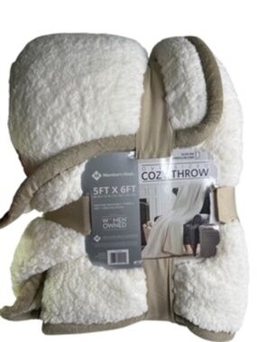 NWOT Member's Mark Cozy Cream/Tan Oversized Throw